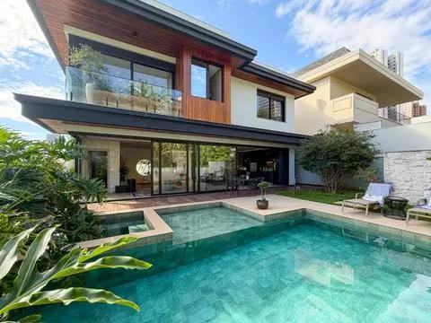Sobrado à venda em Maringá, Zona 08, com 4 suítes, com 463.09 m², Morada do Lago