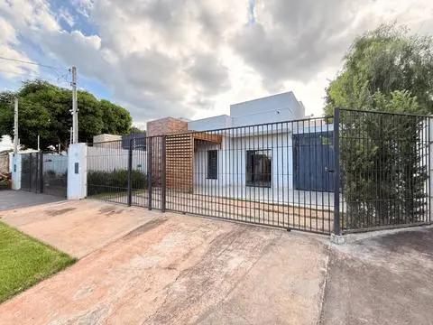 Casa à venda em Maringá, Conjunto Habitacional Céu Azul, com 3 quartos, com 100.57 m²