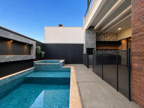 Sobrado à venda em Maringá, Parque Avenida, com 4 quartos, com 186.91 m²