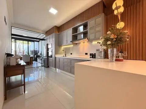 Casa à venda em Maringá, Jardim São Silvestre, com 3 quartos, com 153.69 m²