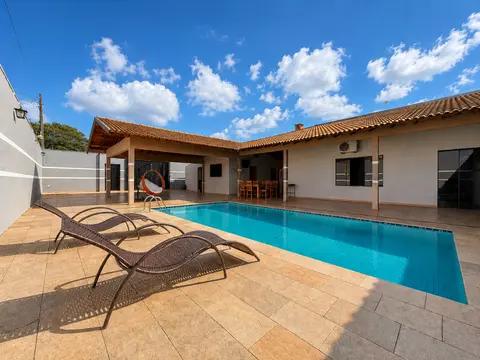 Casa à venda em Maringá, Jardim América, com 3 quartos, com 237.43 m²